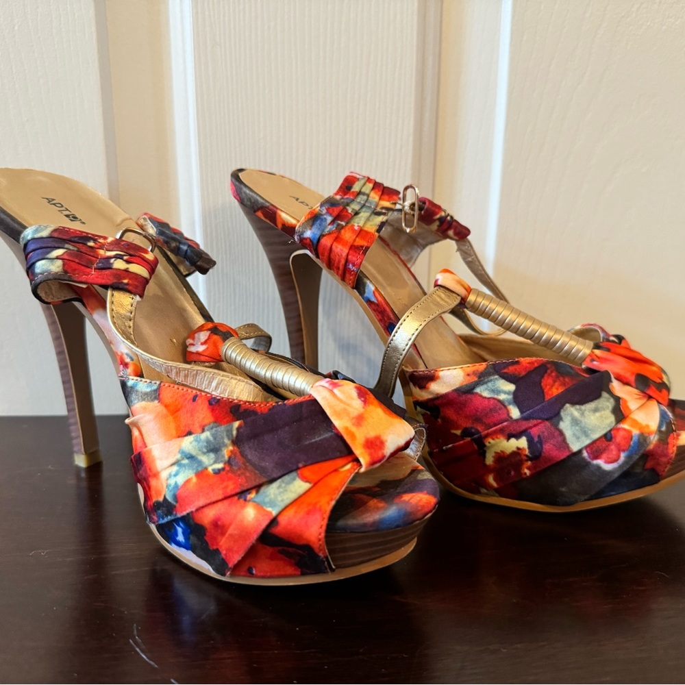 Apt 9 platform heels multi/floral. 7.5